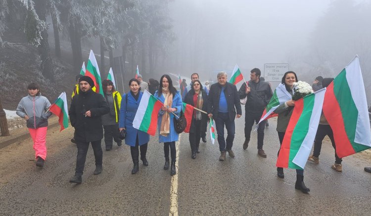 Походът на БСП Пловдив област към 2 април тръгна от Шипка с обещание за спечелен ръст в подкрепата