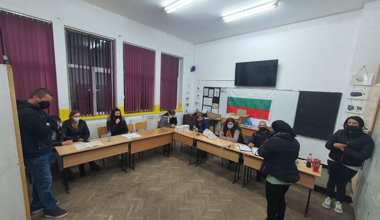 Часове преди изборите на много места в Пловдив област не са доставени машините за гласуване