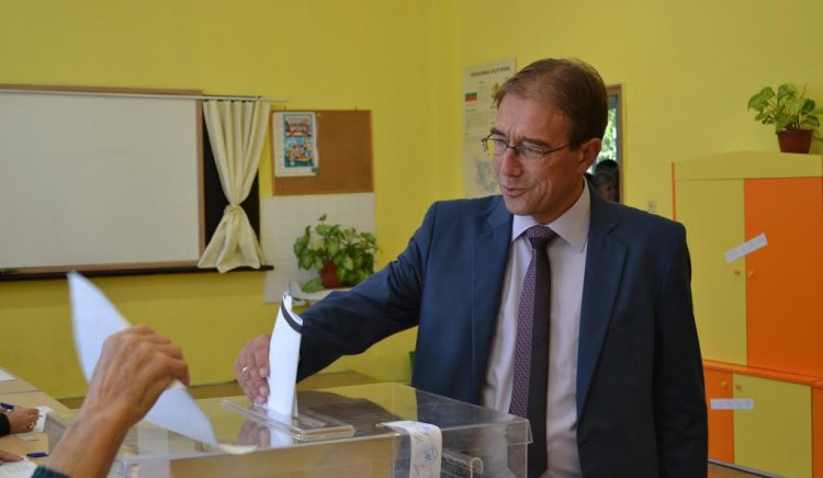 д-р Емил Караиванов: Гласувах Асеновград да продължи напред, за да имат по-добро бъдеще децата ни!